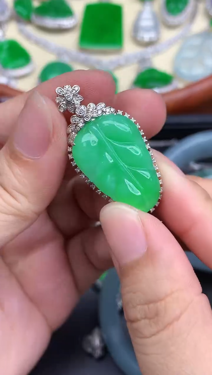 颈饰18K金镶嵌翡翠530-中国好珍宝