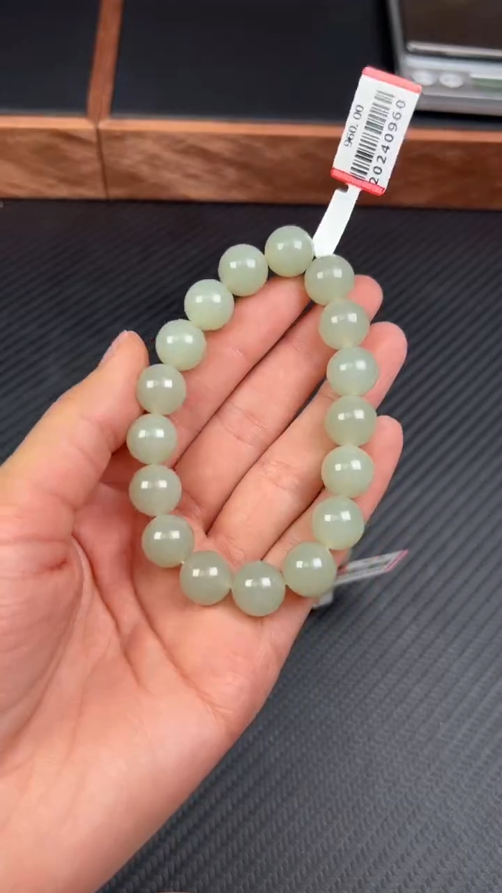 【闪购商品】和田玉手串未镶嵌且末微色差近矿卡12