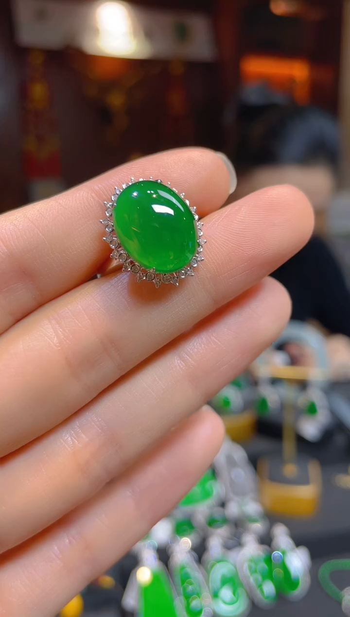 【闪购商品】翡翠戒指18K金镶嵌115130天然A货翡翠蛋面戒指