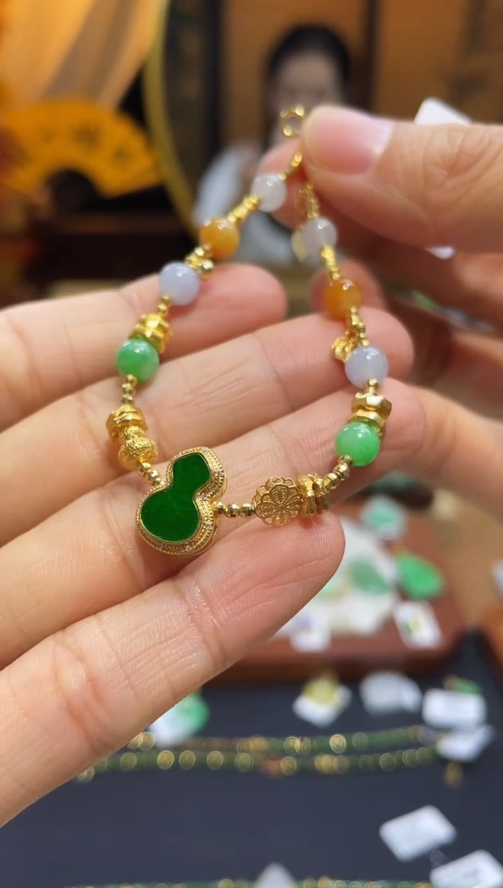 颈饰18K金镶嵌翡翠手链