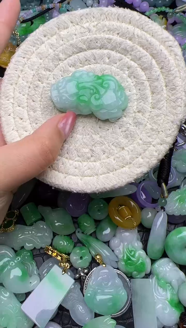 颈饰未镶嵌翡翠天然缅甸翡翠吊坠