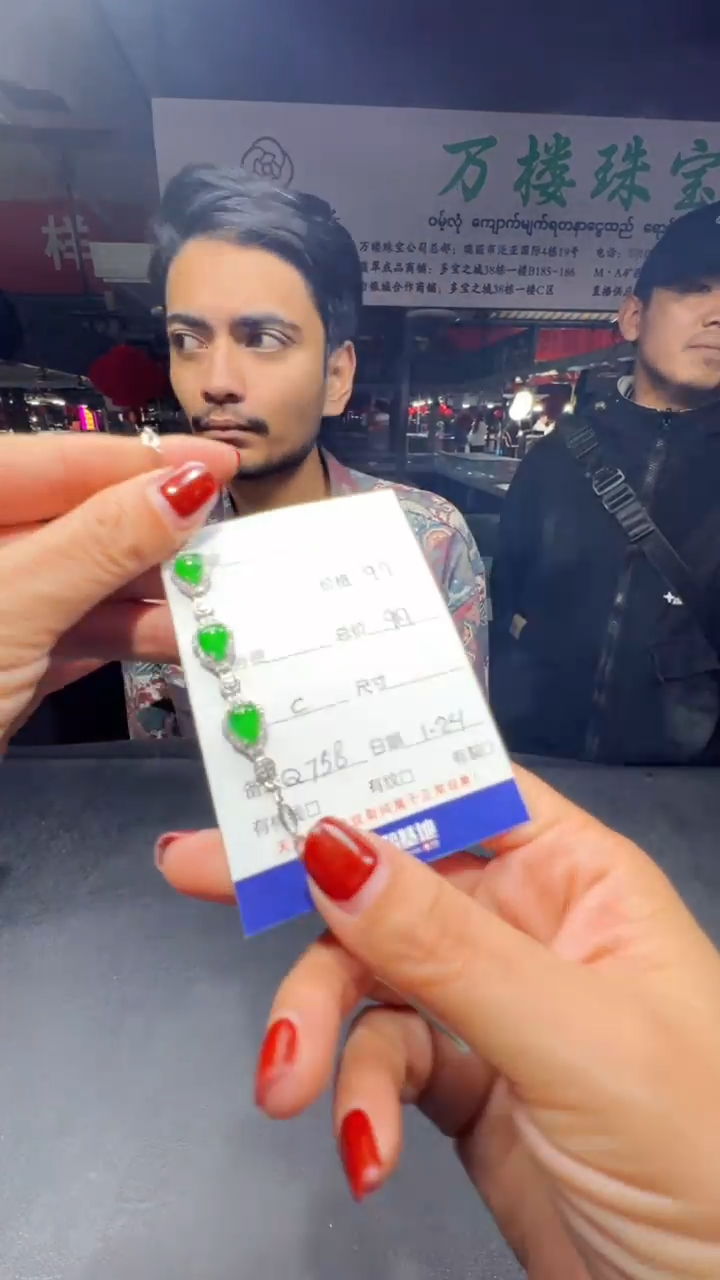 【闪购商品】翡翠手链未镶嵌0481318506多样性发货