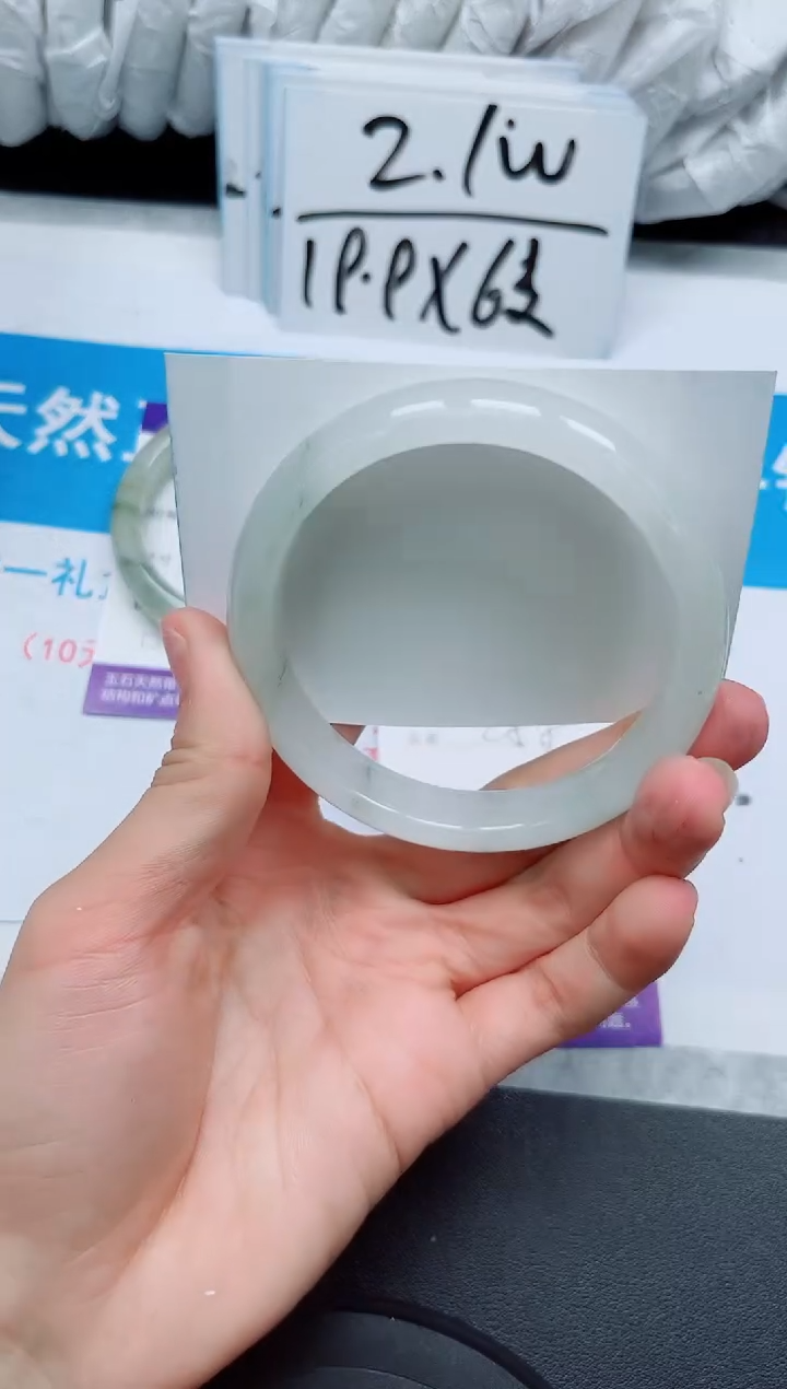 【闪购商品】石英质玉手镯未镶嵌255