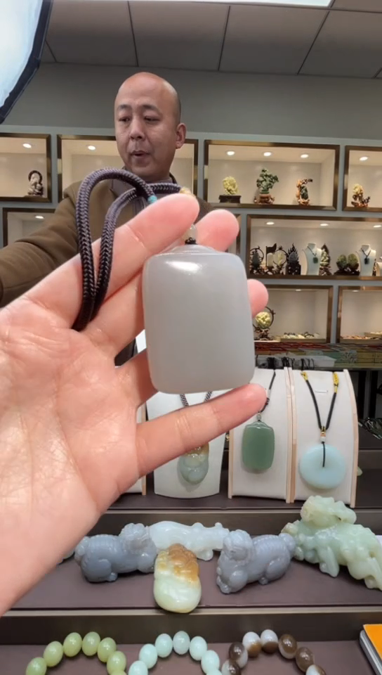 颈饰未镶嵌和田玉苏