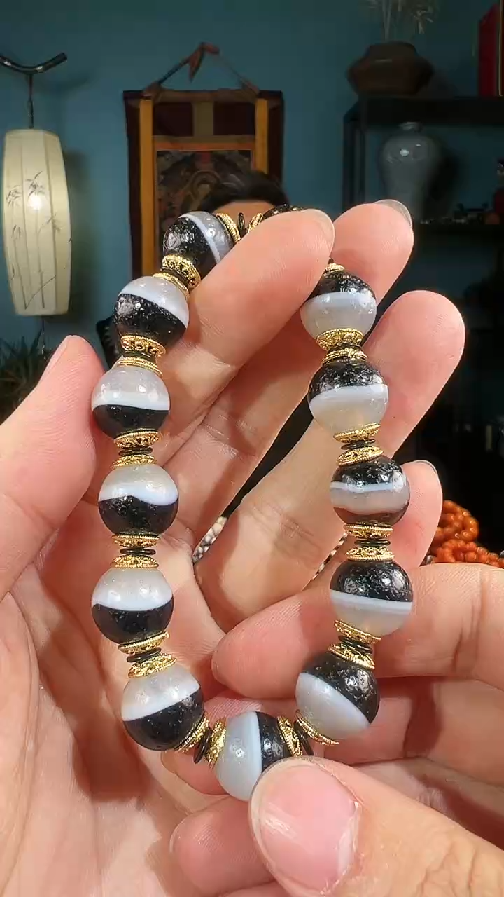 【闪购商品】玛瑙/玉髓手串未镶嵌13+黑白一线