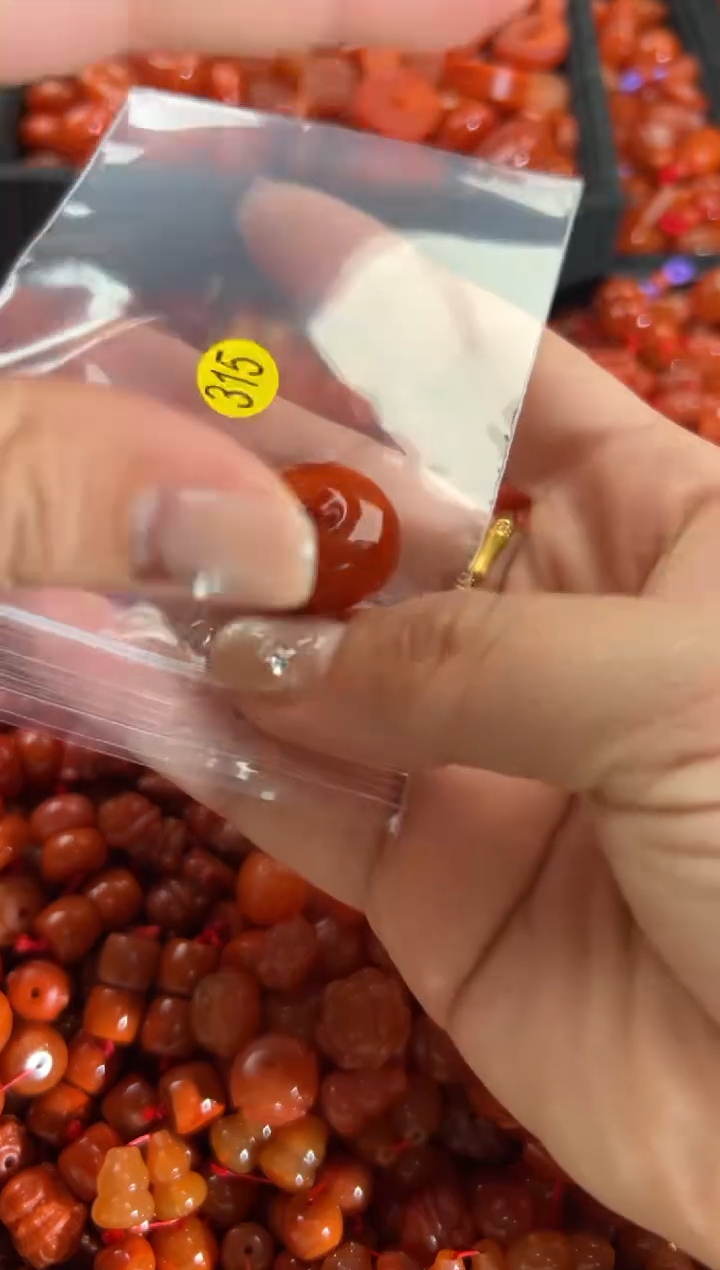 【闪购商品】南红玛瑙颈饰未镶嵌1