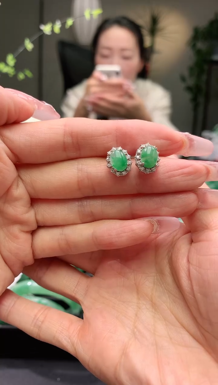 【闪购商品】石英质玉耳钉未镶嵌耳钉