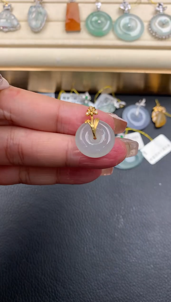 【闪购商品】翡翠颈饰18K金镶嵌D862       