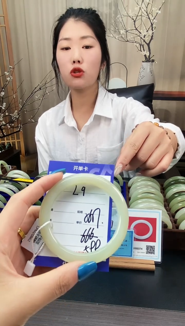 未镶嵌手镯和田玉L9微色差