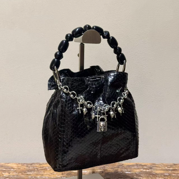 95新 DIOR/迪奥 全黑特殊皮福袋包