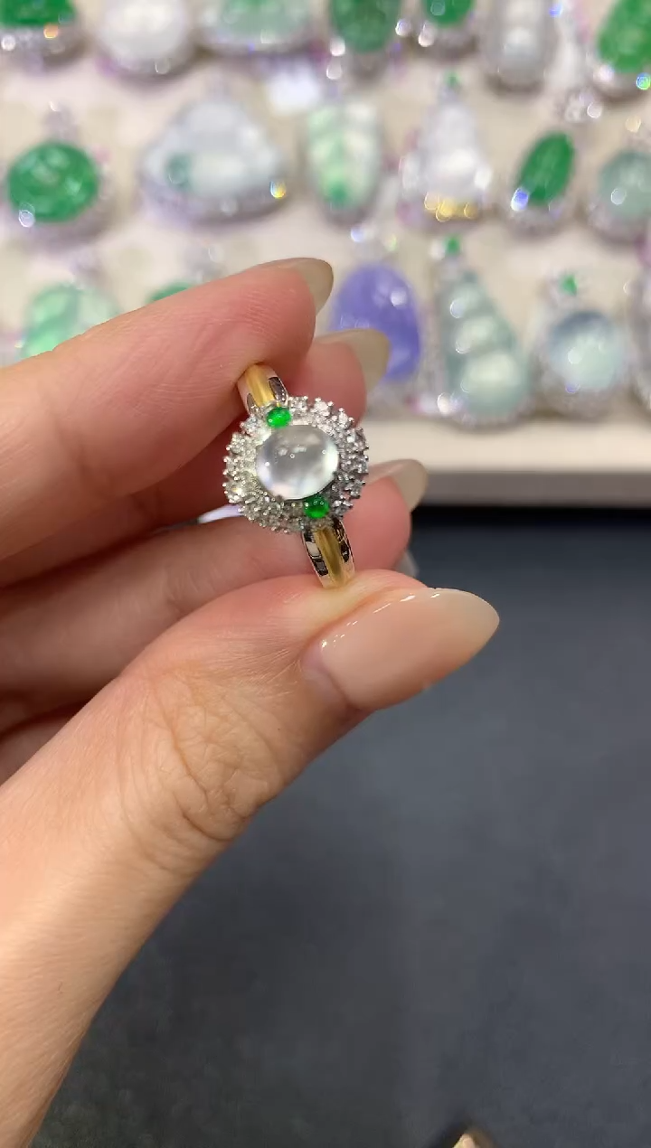 【闪购商品】翡翠戒指18K金镶嵌q54         