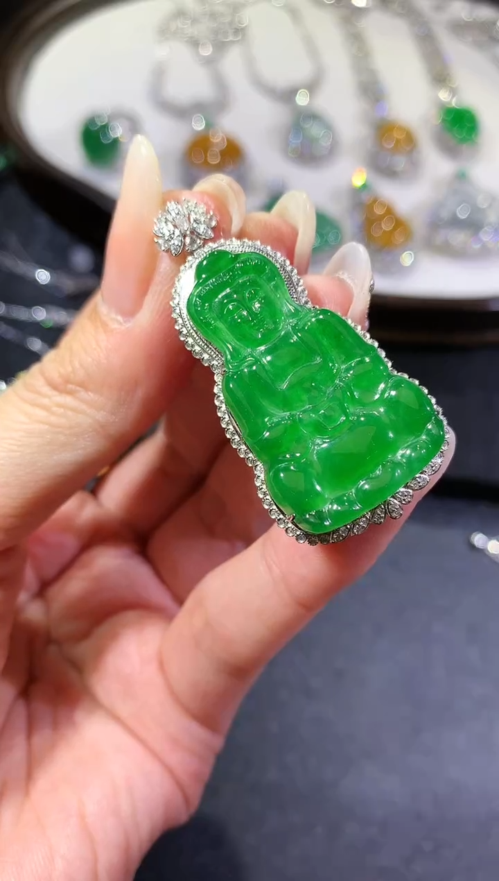 【闪购商品】翡翠吊坠(不含链)18K金镶嵌137无鉴赏多样性发货一件