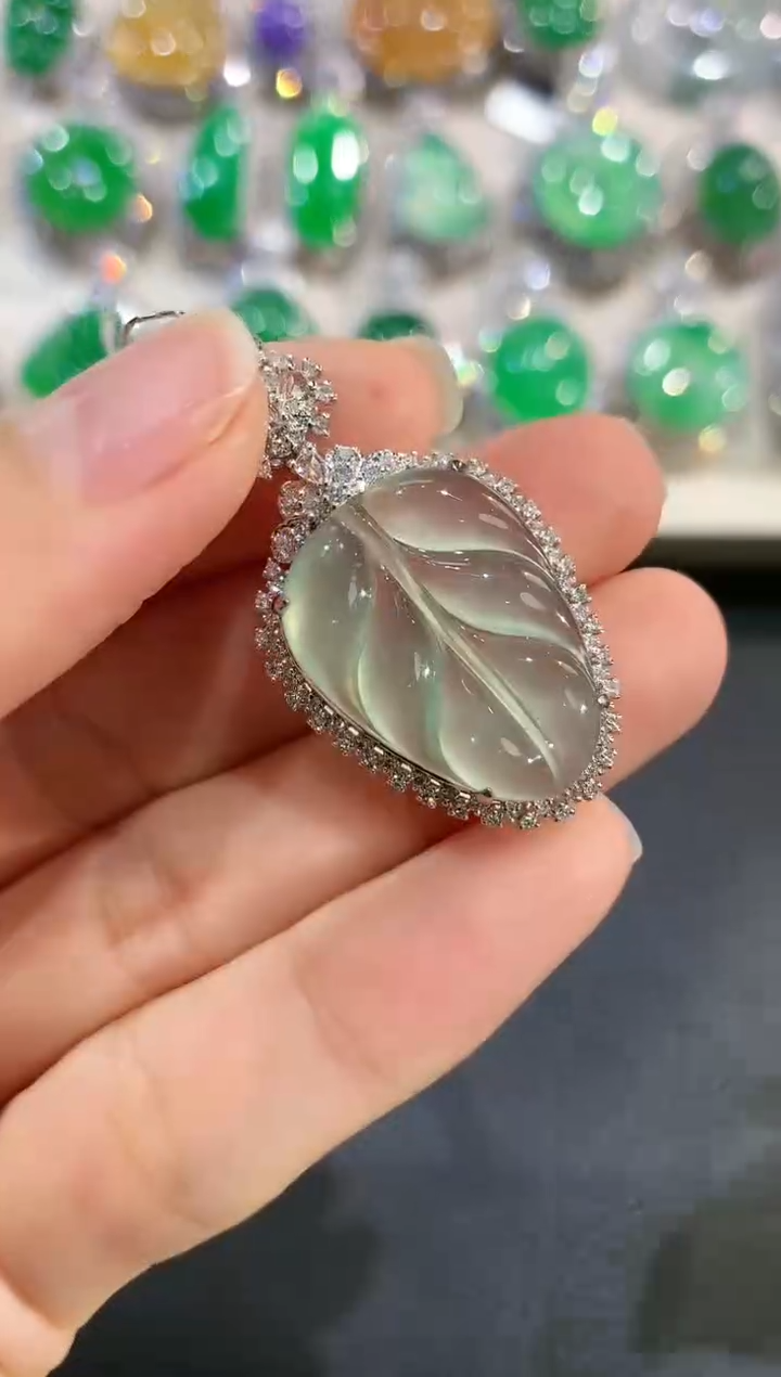 【闪购商品】翡翠吊坠(不含链)18K金镶嵌e17