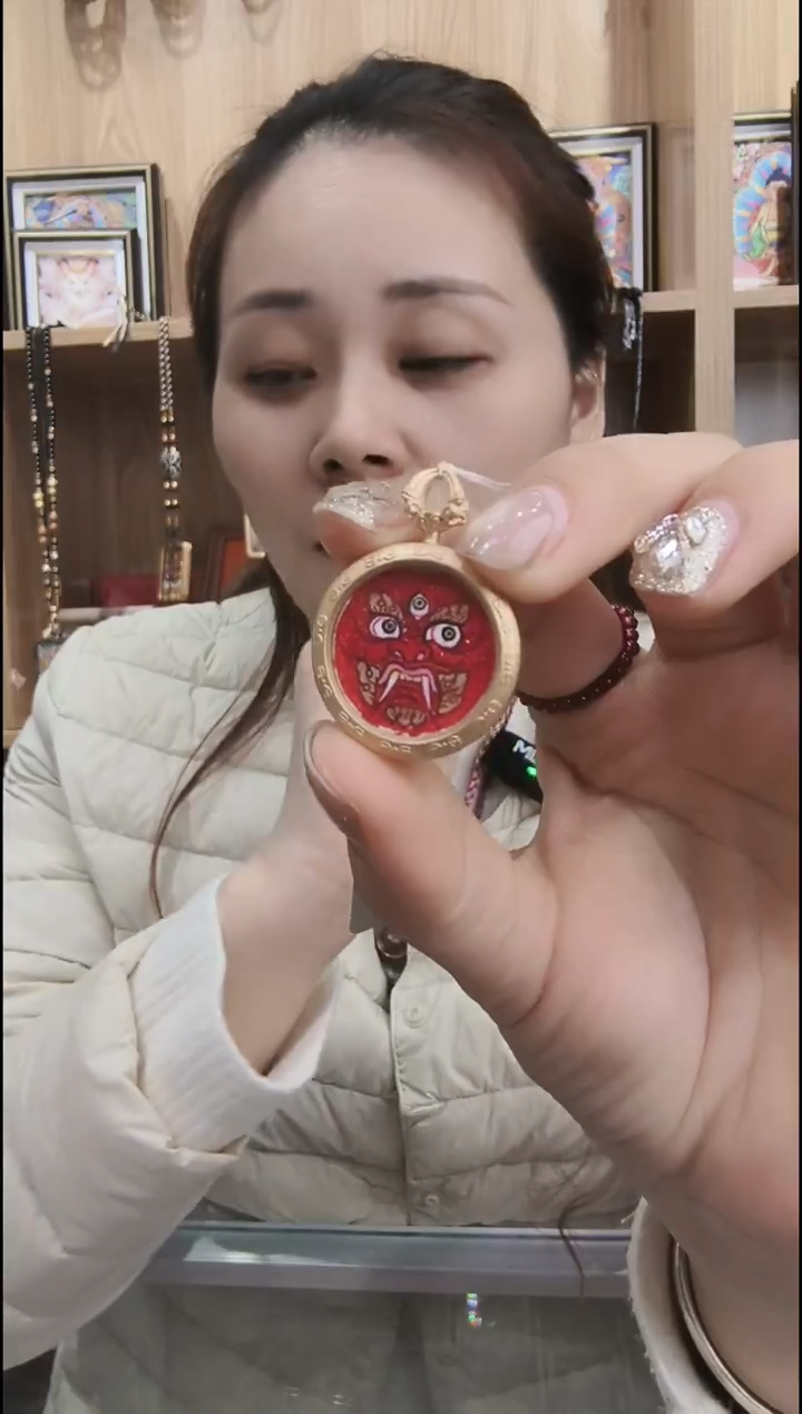 吊坠红cc  纯手绘唐卡（非质量问题 不退不换） 