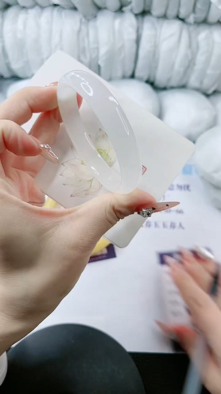 【闪购商品】石英质玉手镯未镶嵌多样性发货V42