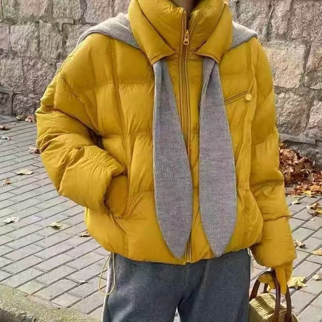 黄色短款戴围巾可拆卸设计款厚款蓬松保暖时尚休闲羽绒服