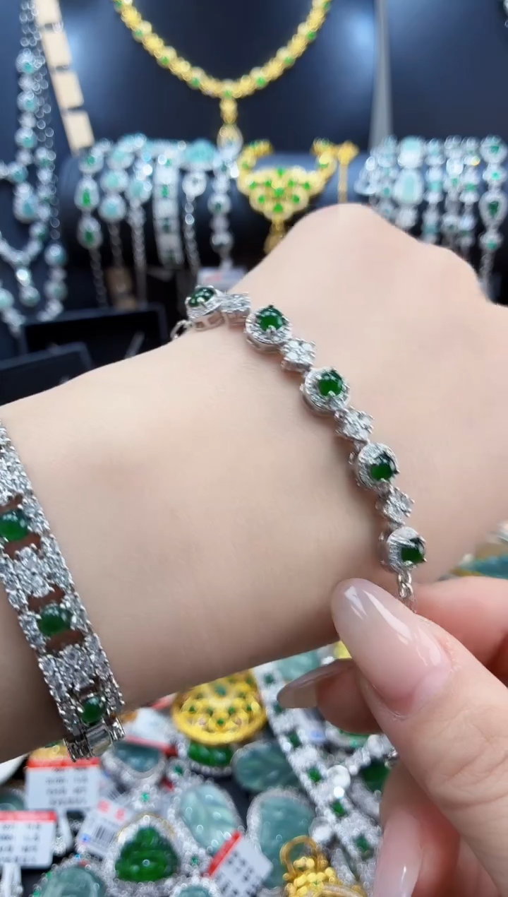 翡翠未镶嵌颈饰天然翡翠a货 多样性发其一