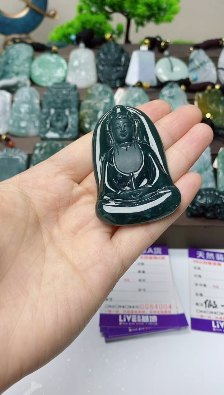 翡翠未镶嵌颈饰