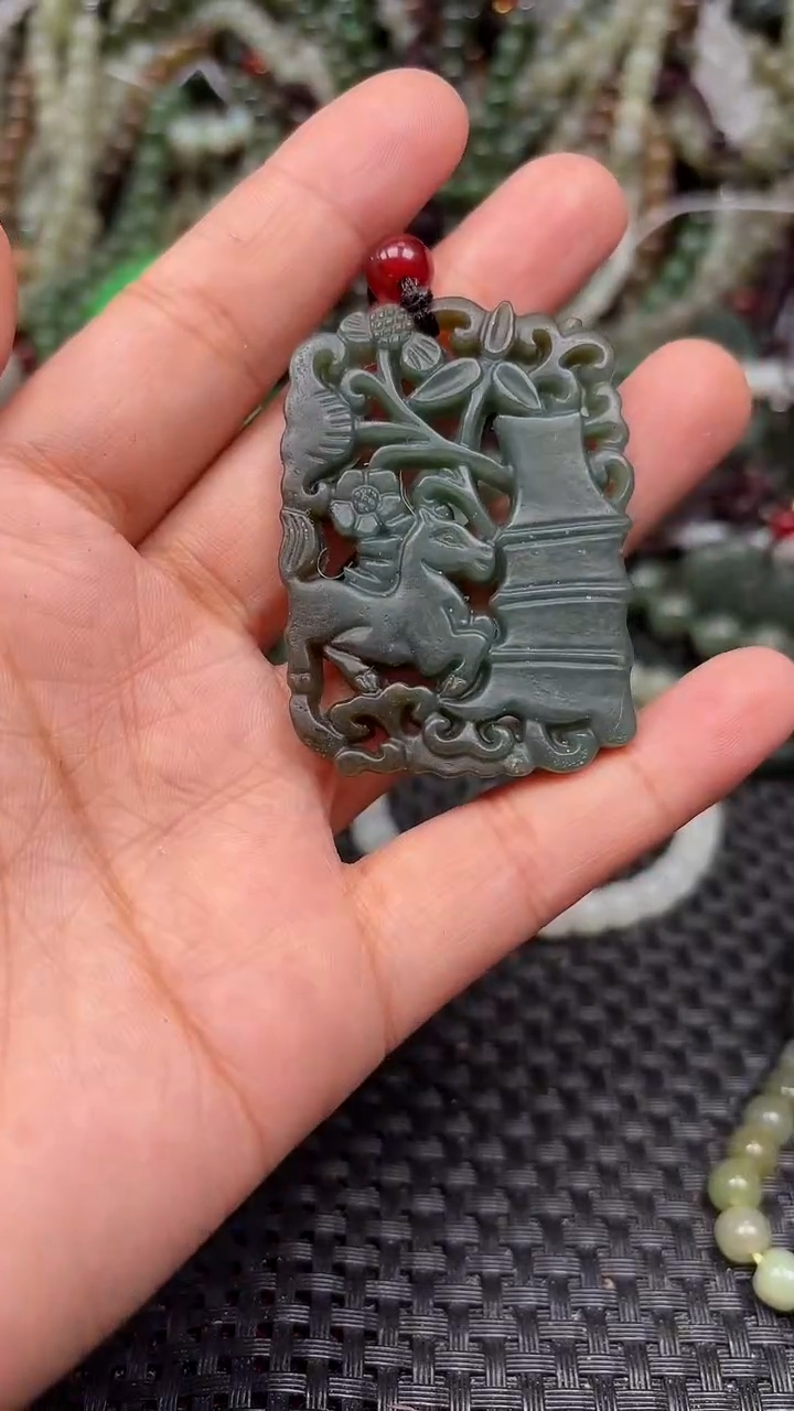 颈饰未镶嵌和田玉1
