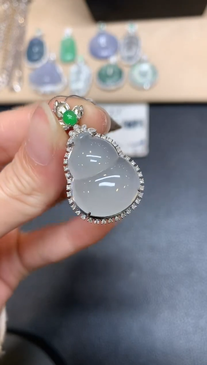 【闪购商品】翡翠吊坠(不含链)18K金镶嵌葫芦【无服务费