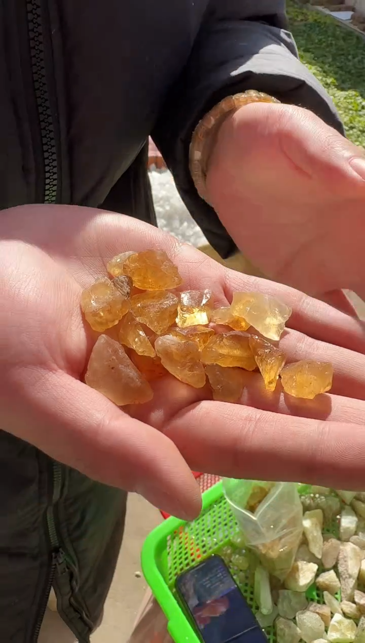 【闪购商品】水晶摆件未镶嵌黄水晶碎石高品200g