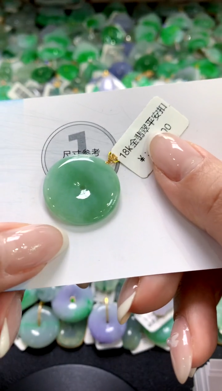 翡翠18K金镶嵌颈饰1111111111111111