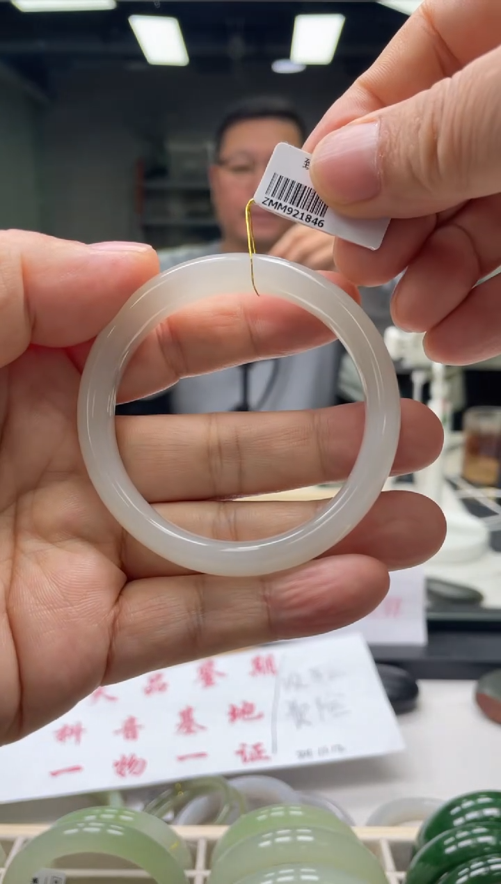 【闪购商品】和田玉手镯未镶嵌编码1846 圈口55-56