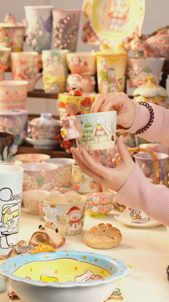 摆件陶景德镇釉下彩手绘设计师款陶瓷