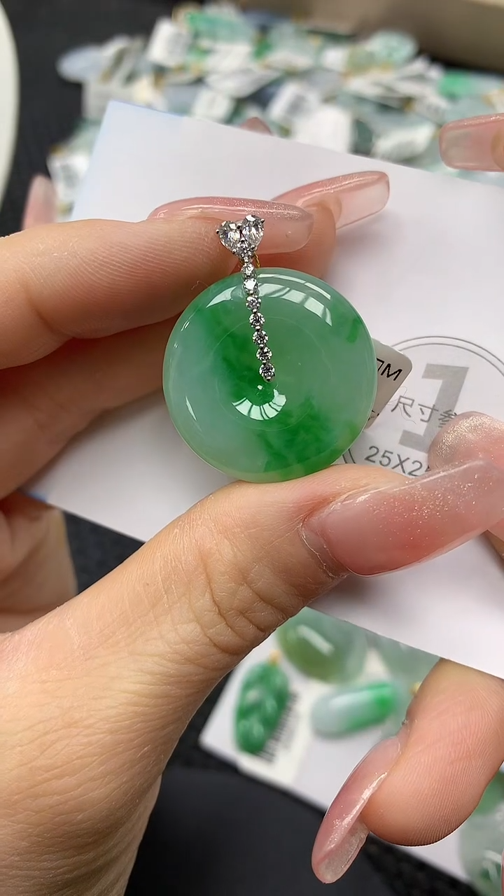 颈饰18K金镶嵌翡翠11111111111