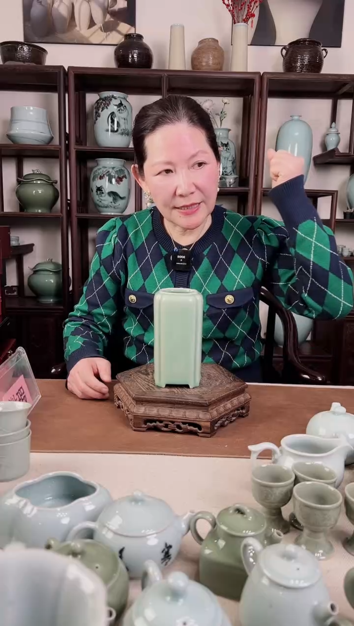 【闪购商品】杯梅青 四方 葵口 笔筒