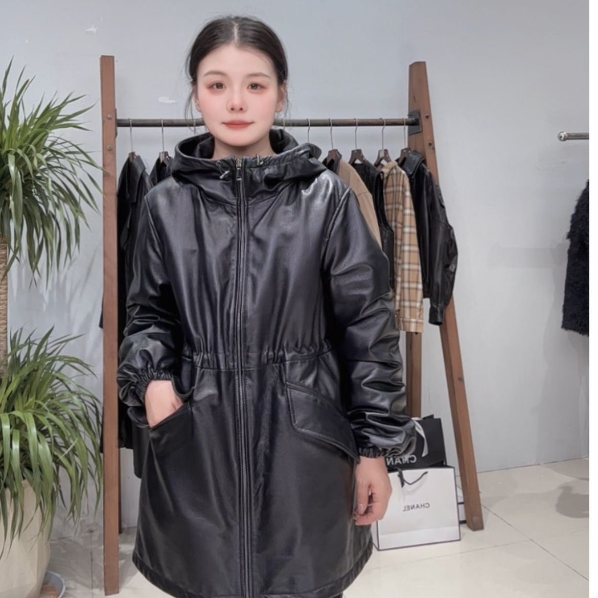 程程【2618】宝莉头层牛皮女装保暖外套一衣三穿女装连帽牛皮女