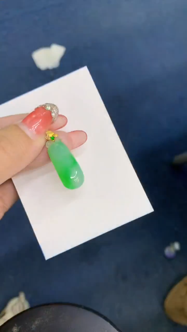 颈饰18K金镶嵌翡翠1