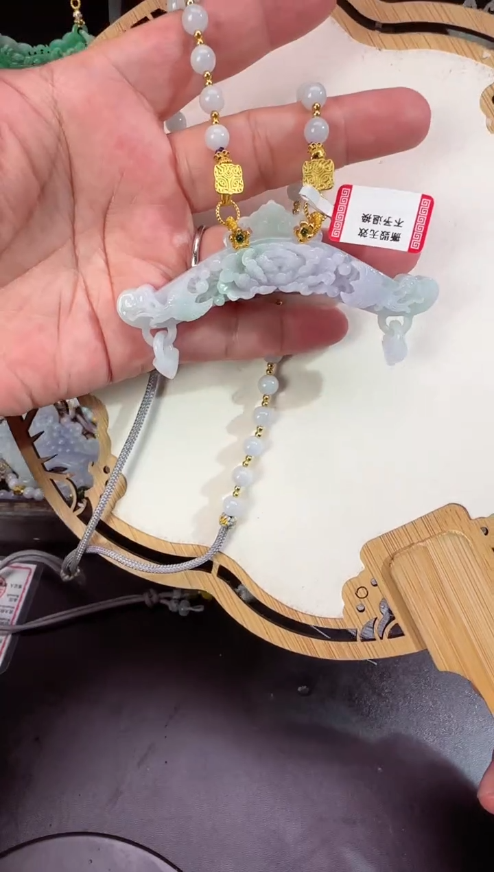 【闪购商品】翡翠颈饰未镶嵌拍照