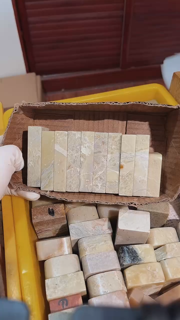 老挝石老*志瑕疵不规则章