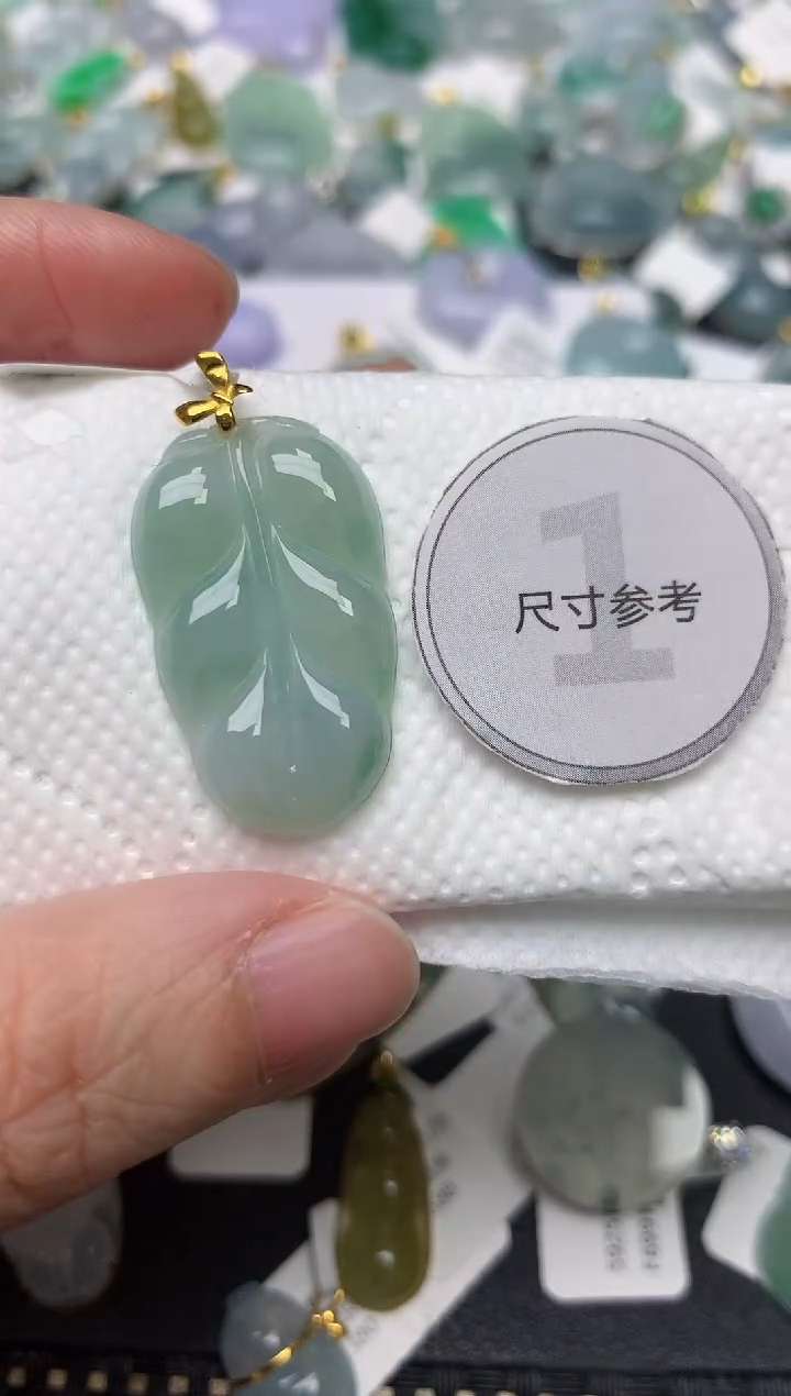 颈饰18K金镶嵌翡翠天然缅甸A货翡翠