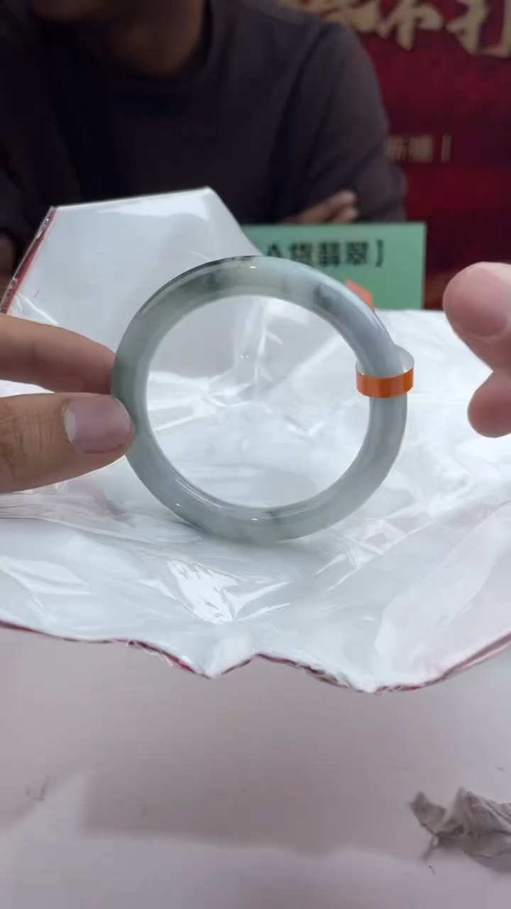 【闪购商品】翡翠手镯未镶嵌6翡翠手镯（微瑕）