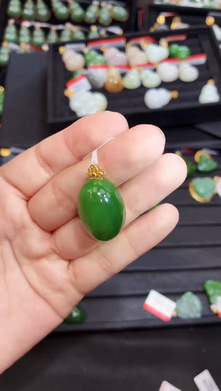 吊坠(赠链)18K金镶嵌和田玉多样性发一