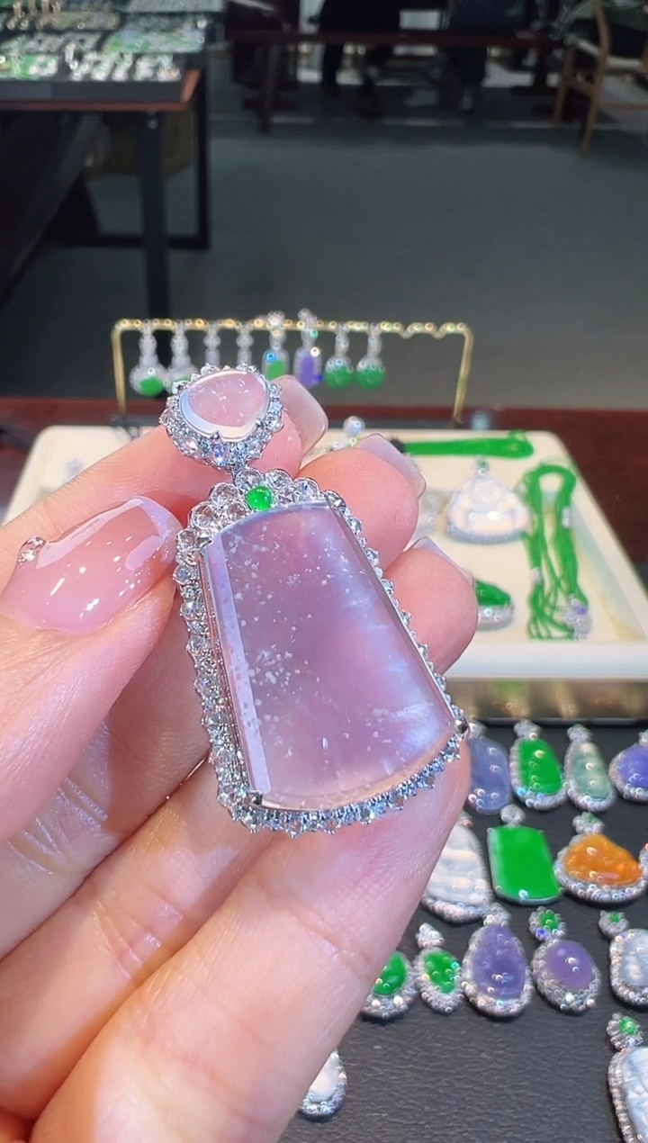 【闪购商品】翡翠吊坠(不含链)18K金镶嵌翡翠