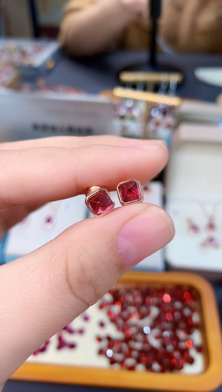 【闪购商品】石榴石耳钉银S925镶嵌天然镁铝