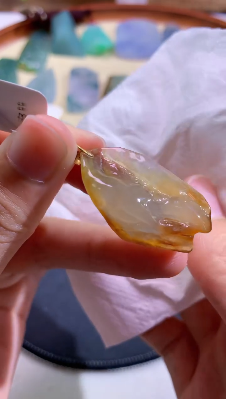 颈饰未镶嵌翡翠       
