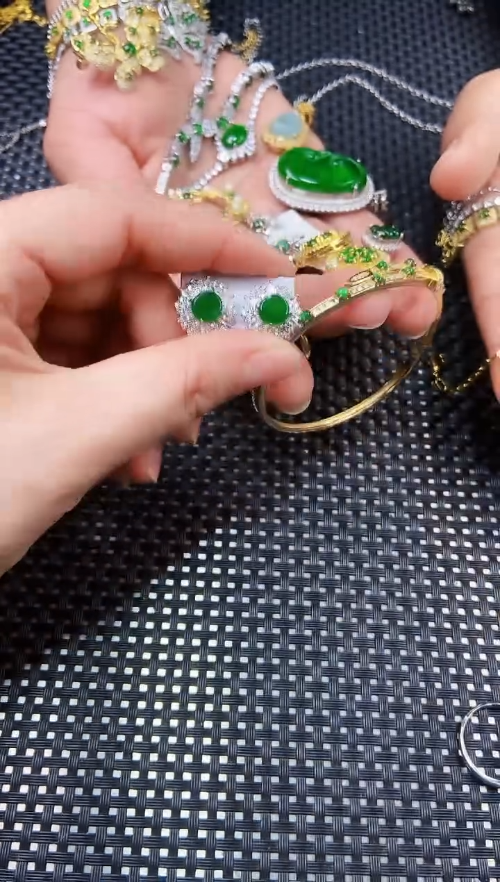 【闪购商品】翡翠耳饰未镶嵌11111111