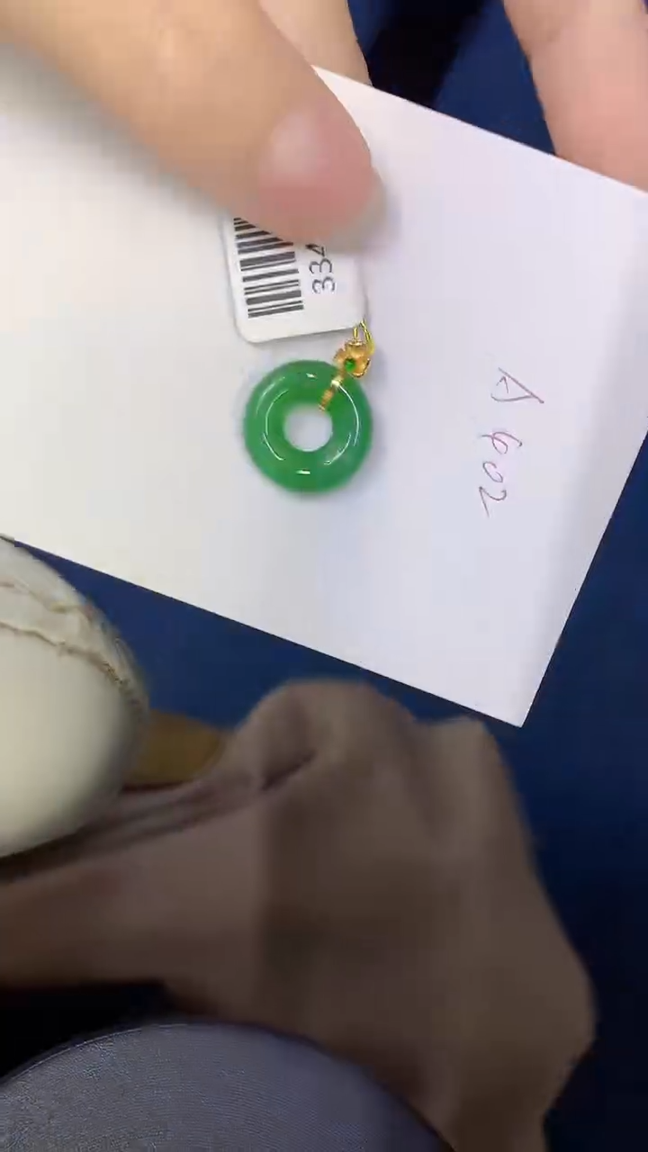 颈饰18K金镶嵌翡翠缅甸天然翡翠A货