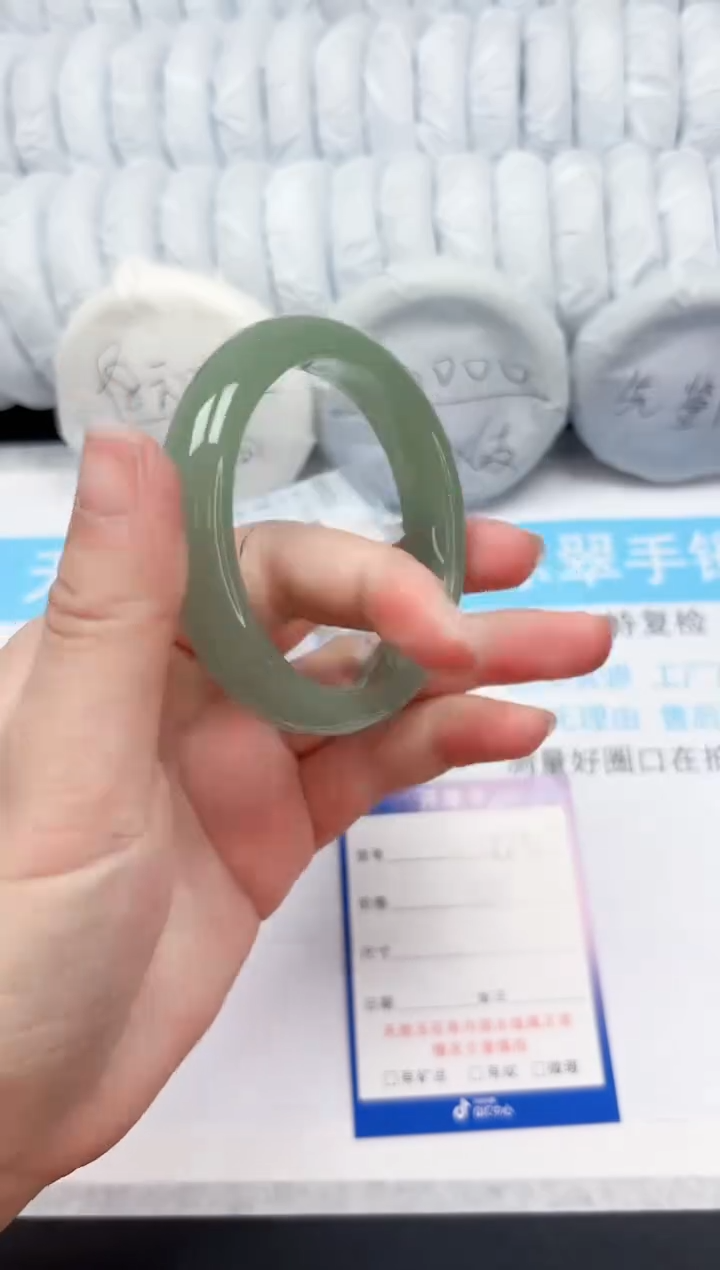 【闪购商品】石英质玉手镯未镶嵌43-55.7