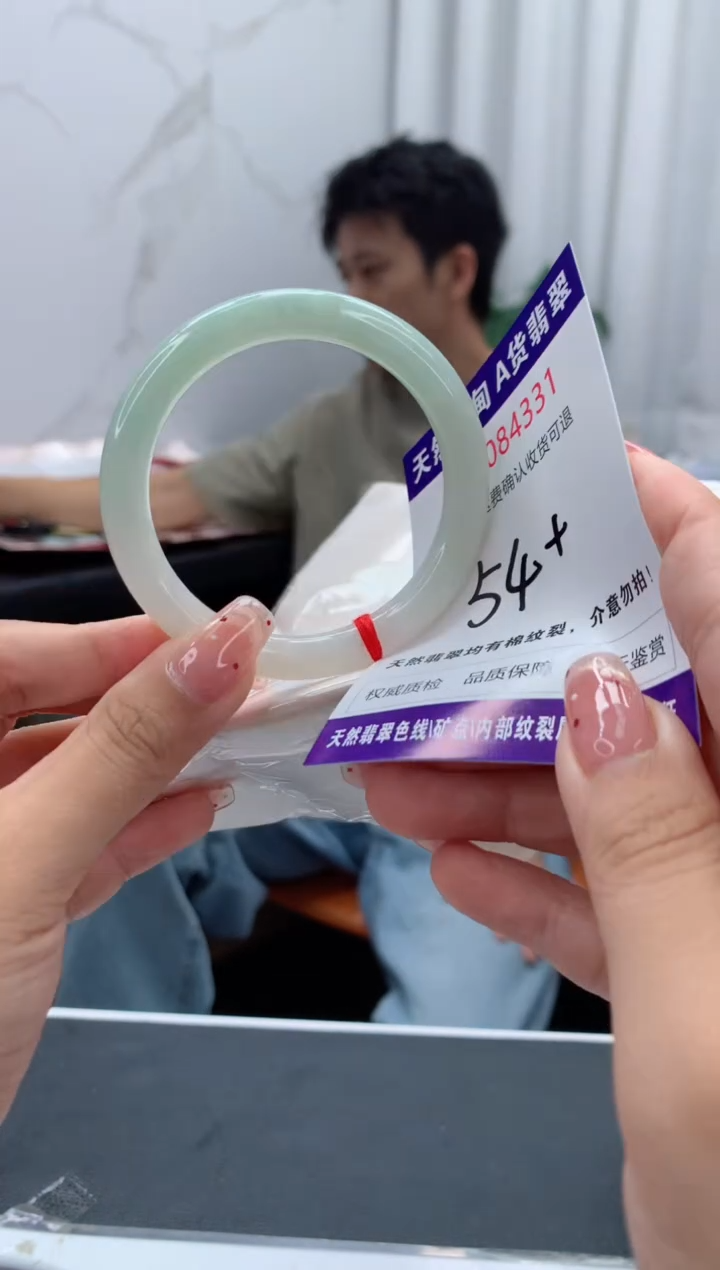 未镶嵌手镯翡翠有纹，完美者勿拍