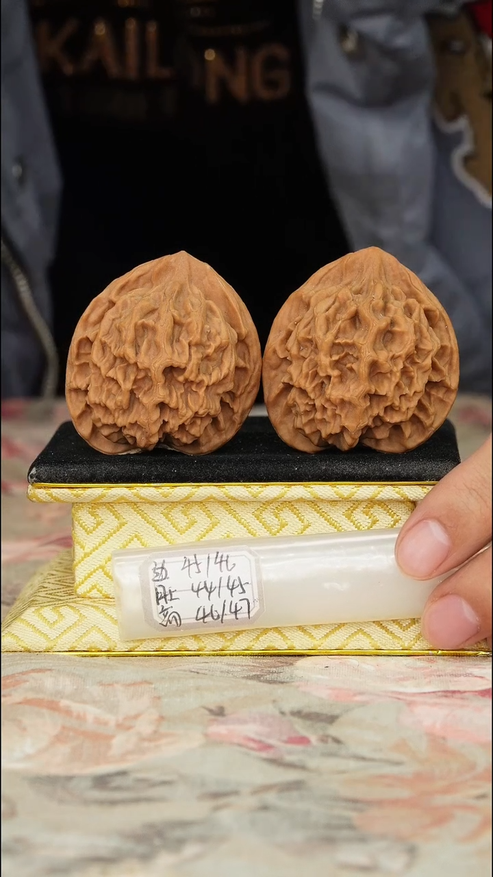 【闪购商品】文玩核桃把件大花官帽