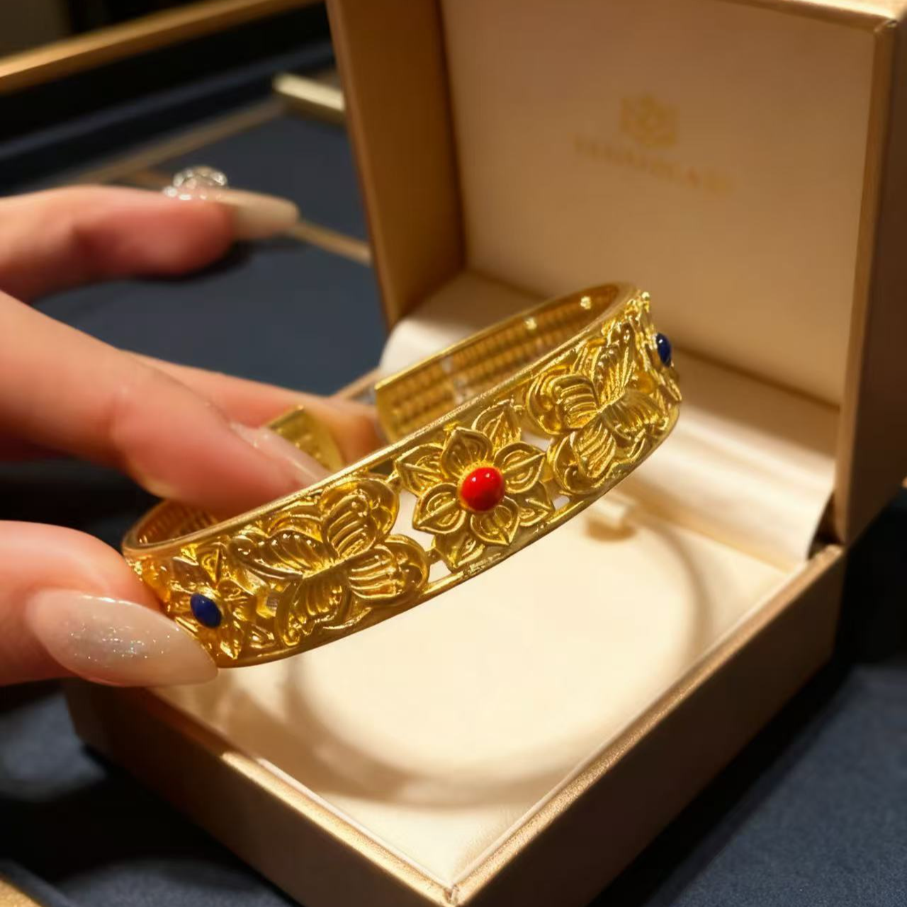  E022-甄选典藏高端手镯带礼盒