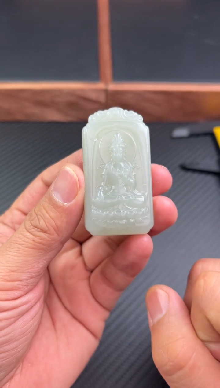 【闪购商品】和田玉吊坠(赠链)未镶嵌且末微色差近矿