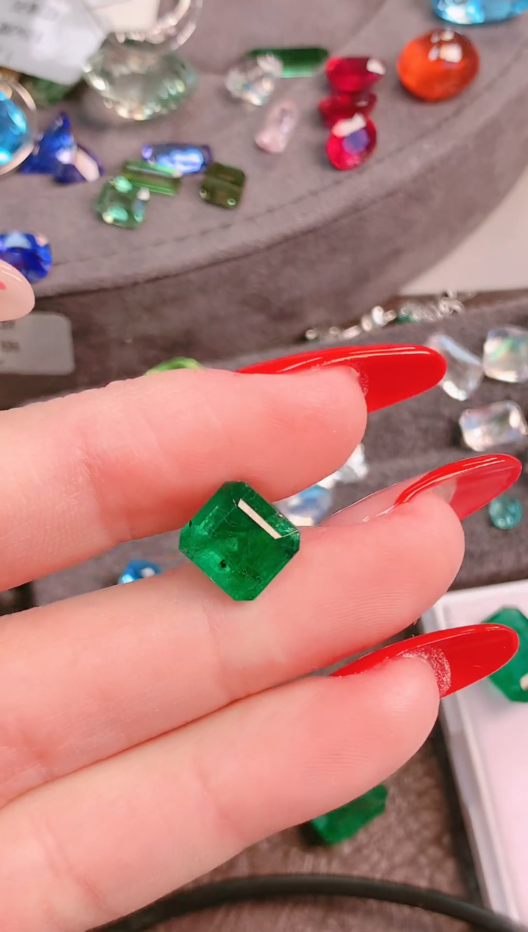 裸石祖母绿天然3.5ct内有黑点