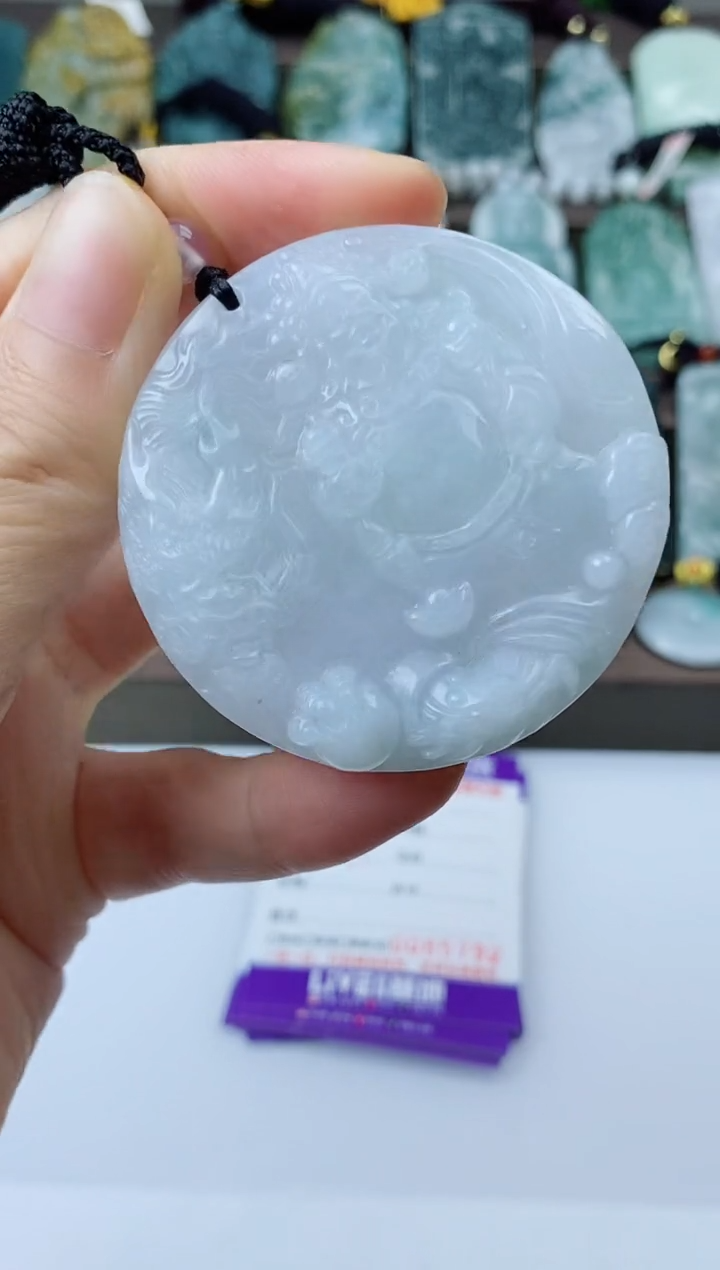 翡翠未镶嵌颈饰 