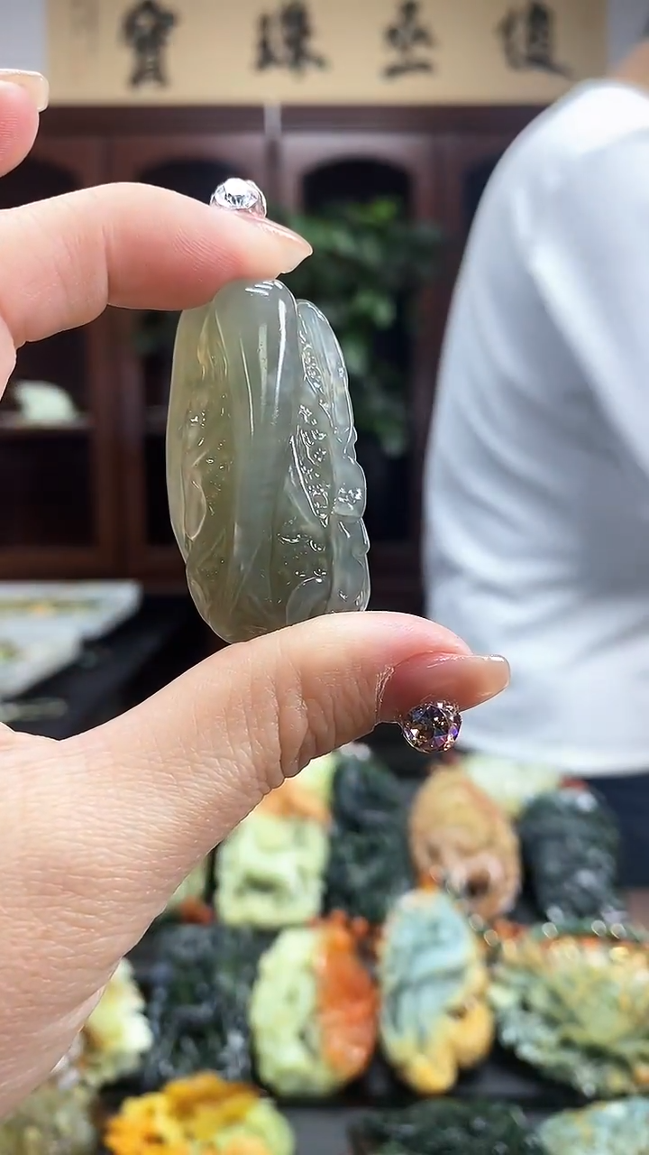 【闪购商品】蛇纹石玉吊坠未镶嵌`